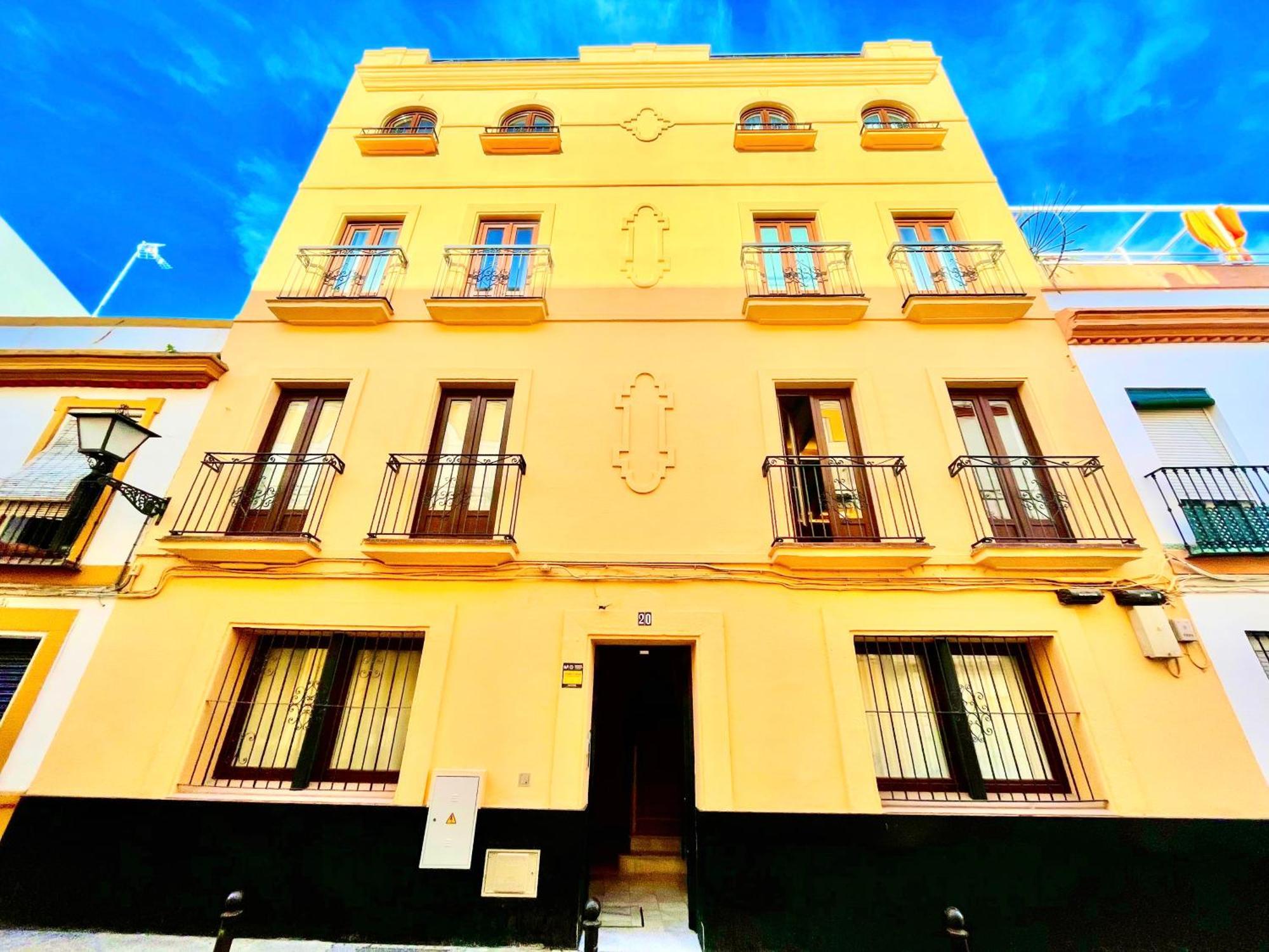 Click Triana - Patio Privado Apartment Seville Exterior photo