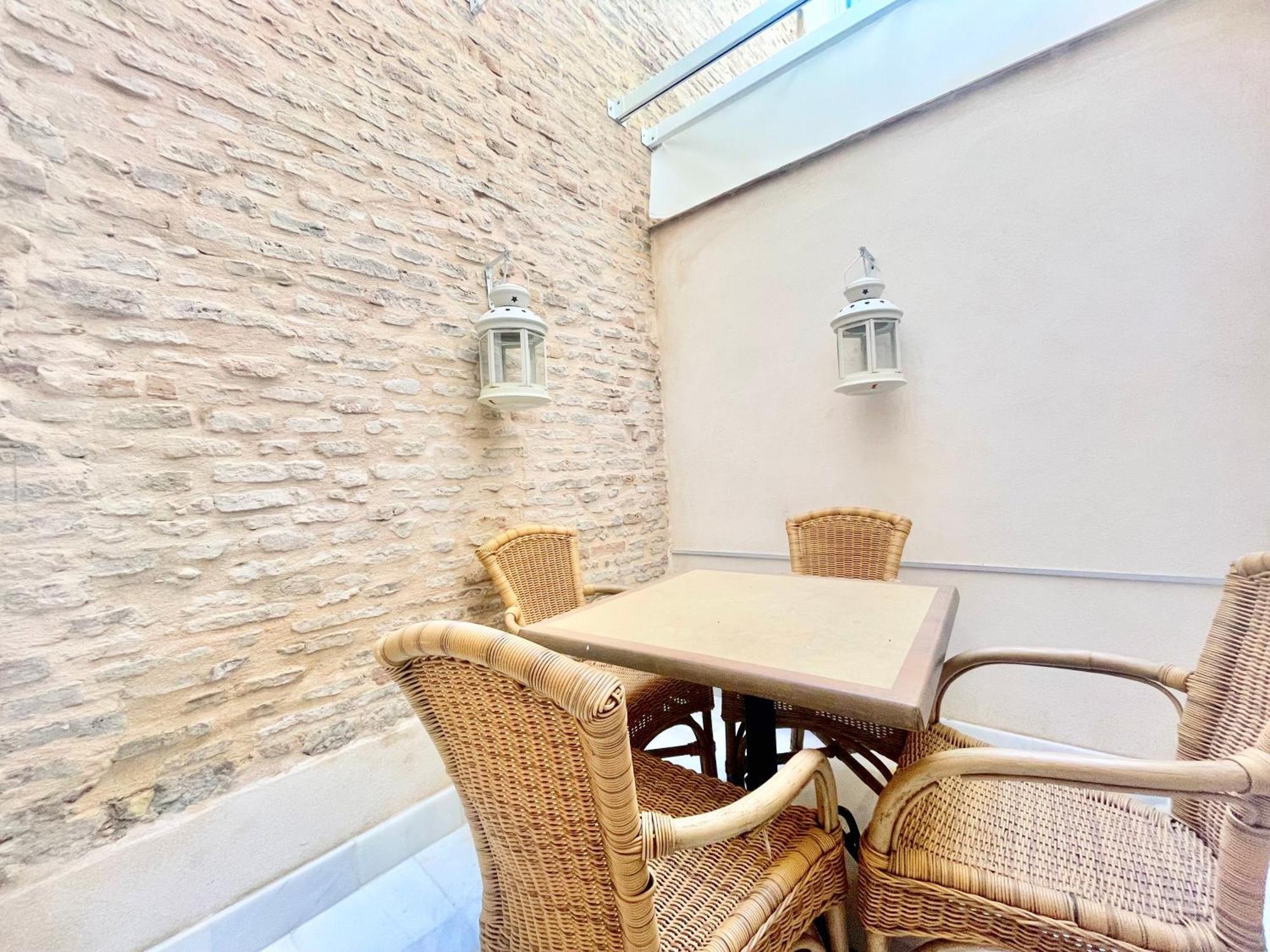 Click Triana - Patio Privado Apartment Seville Exterior photo